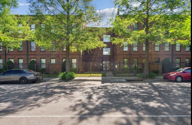 Entrada con acceso controlado - 731 Litty Ct