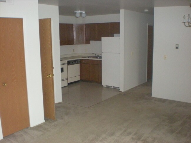 COMEDOR A COCINAR - 20380 Purlingbrook St