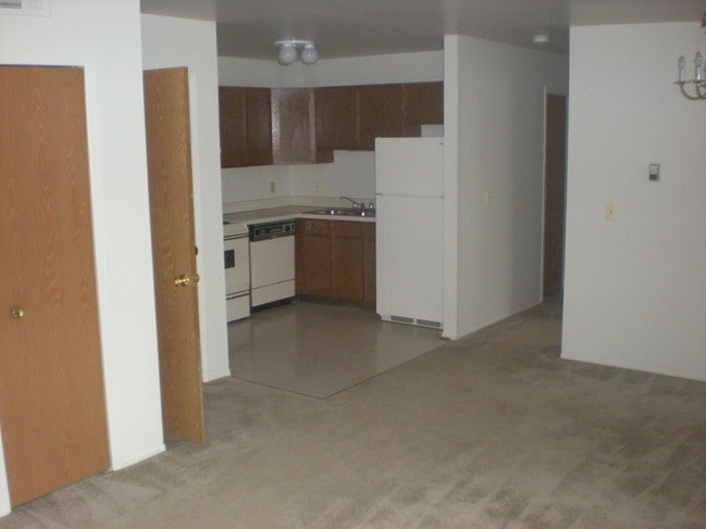 DINING RM TO KIT - 20380 Purlingbrook St
