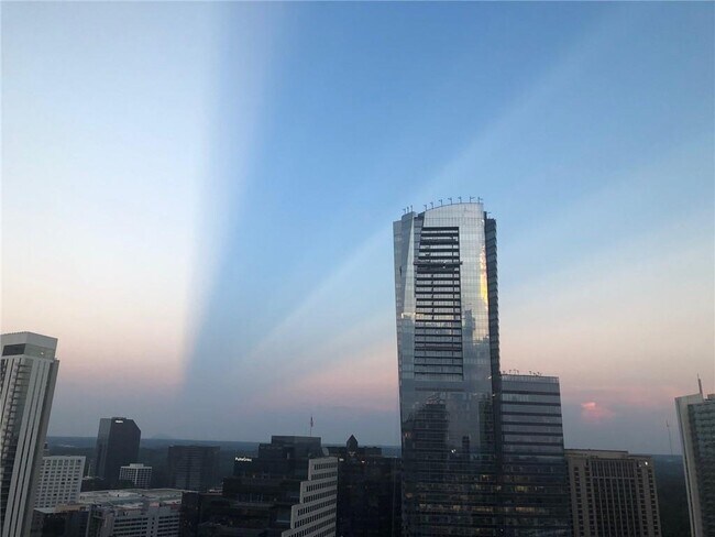 Foto del edificio - 3338 Peachtree St NE