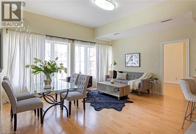 Photo du bâtiment - 130 Wellington St N