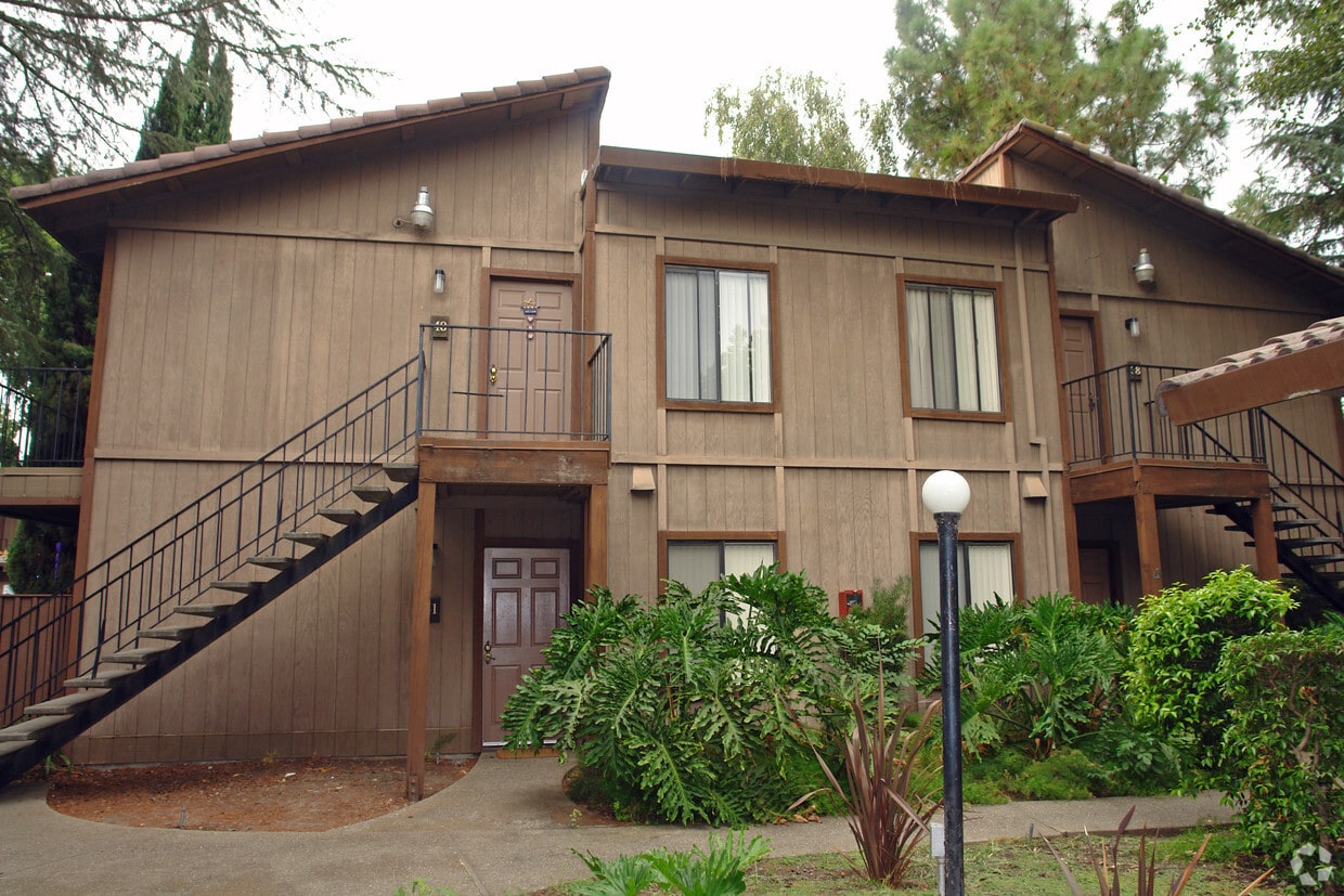Primary Photo - Quail Terrace Apartments