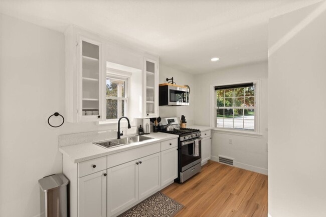 Photo - 611 E 260th St House