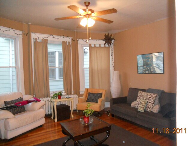 Living Room - 216 Ontario St