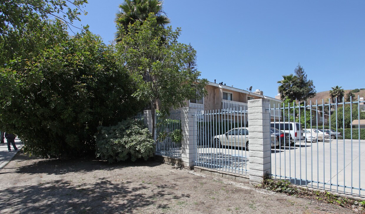 Foto del edificio - 2433 Eastern Ave
