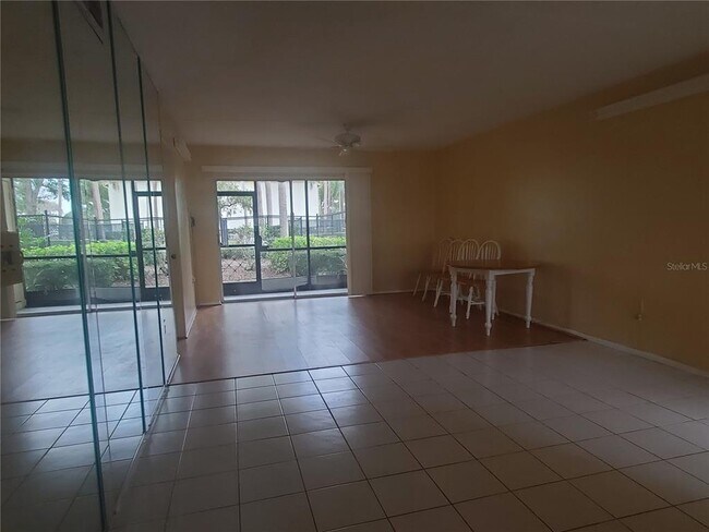 Foto del edificio - 107 Cypress Ct