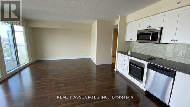 Building Photo - 555 Wilson Ave