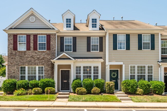 Foto del edificio - Excellent 2 BR Townhome close to Downtown Raleigh.  Available now!