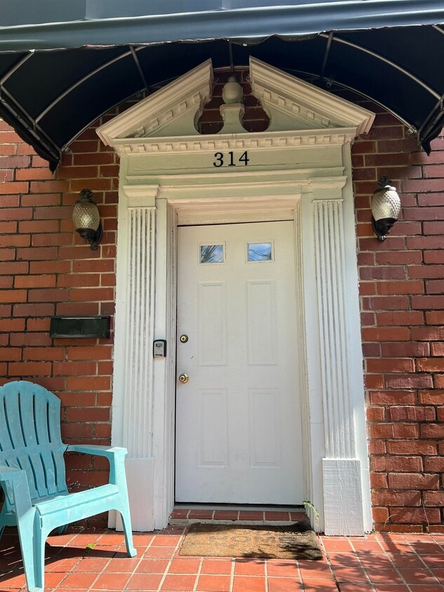 Primary Photo - 314 E Virginia St