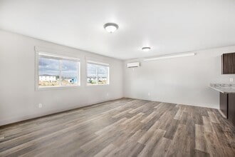 Building Photo - 6066 N Silver Fox Rd