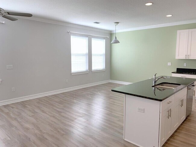 Foto del edificio - 6921 Interbay Blvd