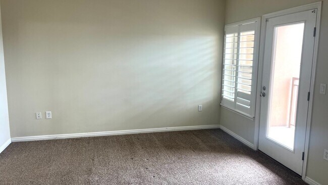 Building Photo - 2 Bedroom/2 Bathroom Condo in SLC