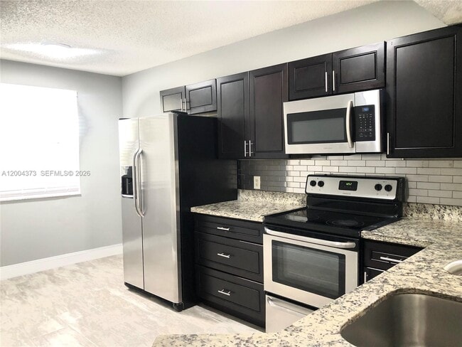 Foto del edificio - 8761 Wiles Rd