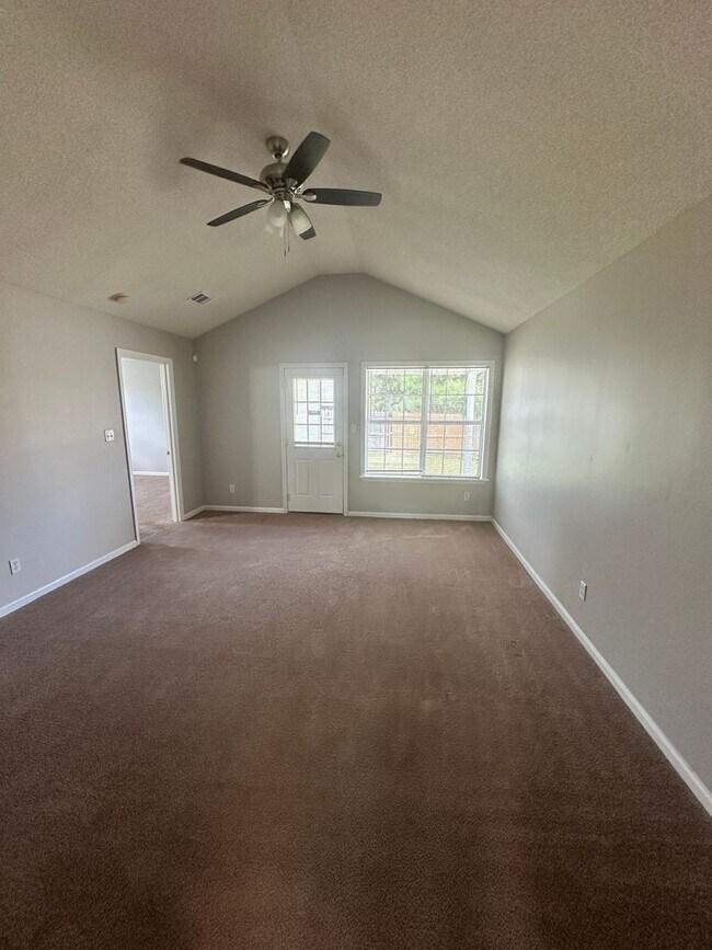 Building Photo - 3 Bedroom 2 Bath Located in Valdosta, GA