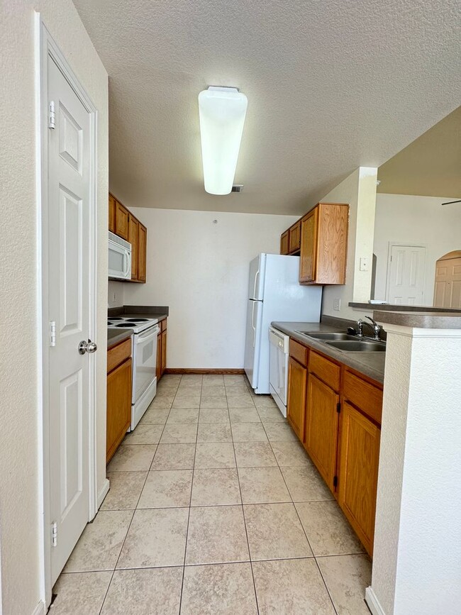 Building Photo - Nice 1  Bedroom Condo in South Ft. Collins