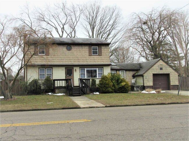 Foto del edificio - 286 Old Country Rd