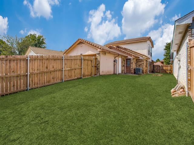 Foto del edificio - 1120 Sandalwood Ln
