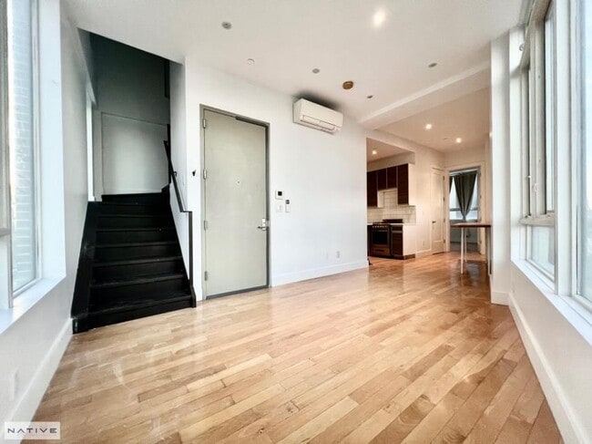 Building Photo - 3 bedroom in Brooklyn NY 11222