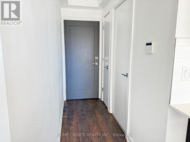 Building Photo - 42 Charles St E