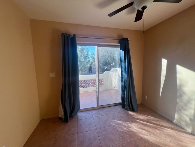 Foto del edificio - 5915 Thunder Ridge Rd