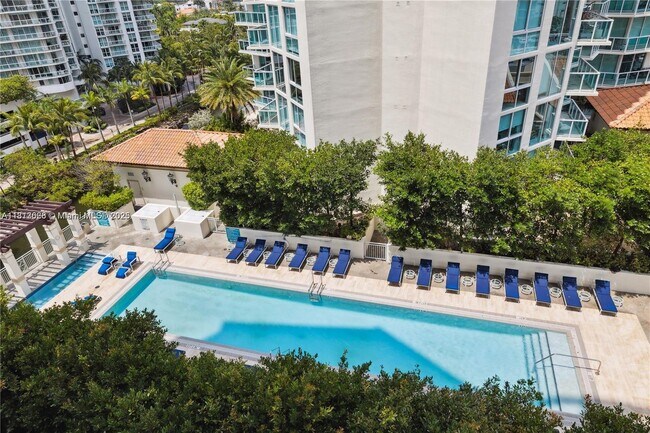 Foto del edificio - 200 Sunny Isles Blvd