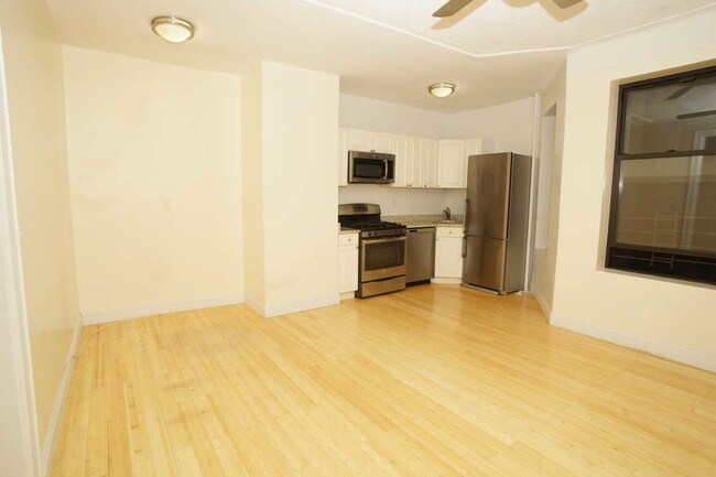 Building Photo - 2105 Foster Ave