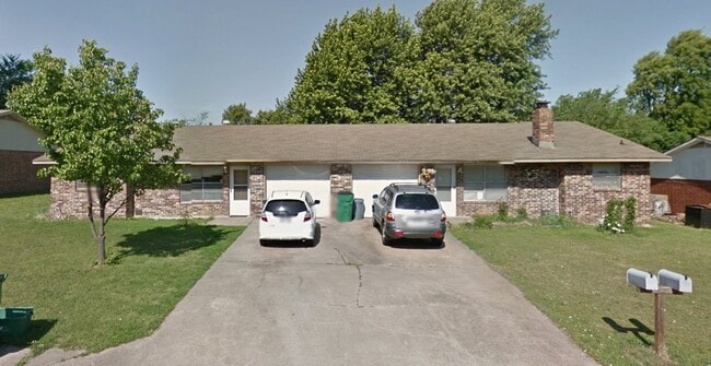 Building Photo - 1702 Kimbrough St