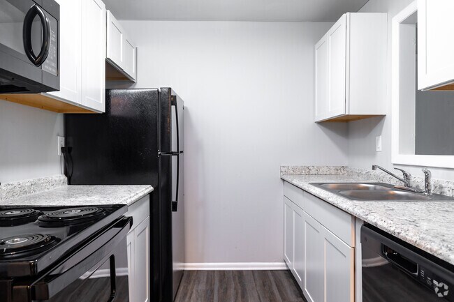 1HAB, 1BA - Royale Reno - Free heat, hot water, water & sewer, and t...