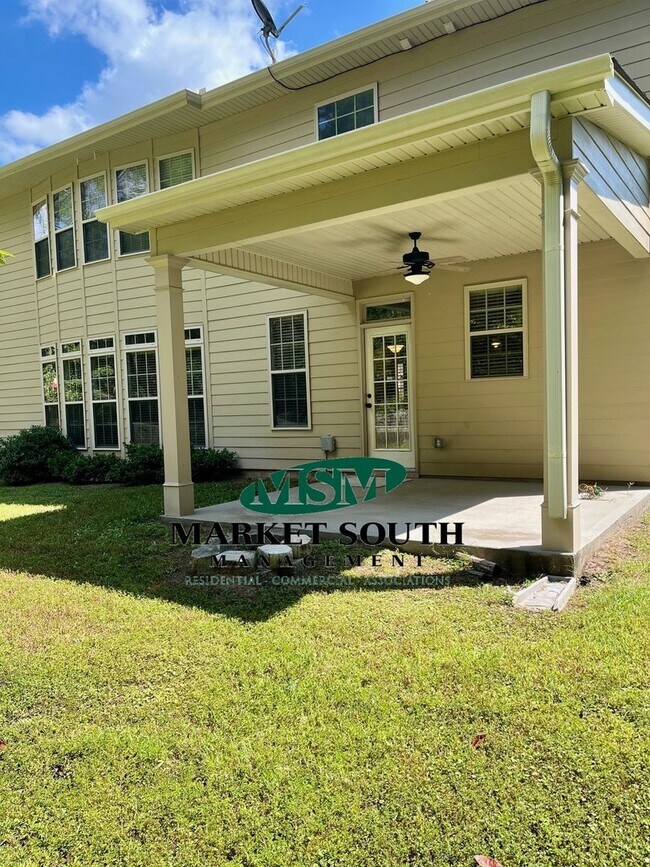 Building Photo - 5 Bedroom Beauty in Morgan Pines