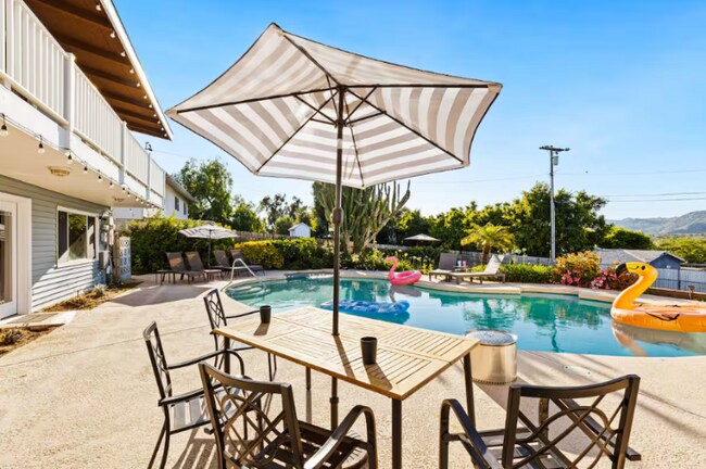 Foto del edificio - 321 W Kalmia St