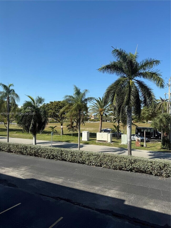 Foto del edificio - 581 Blue Heron Dr