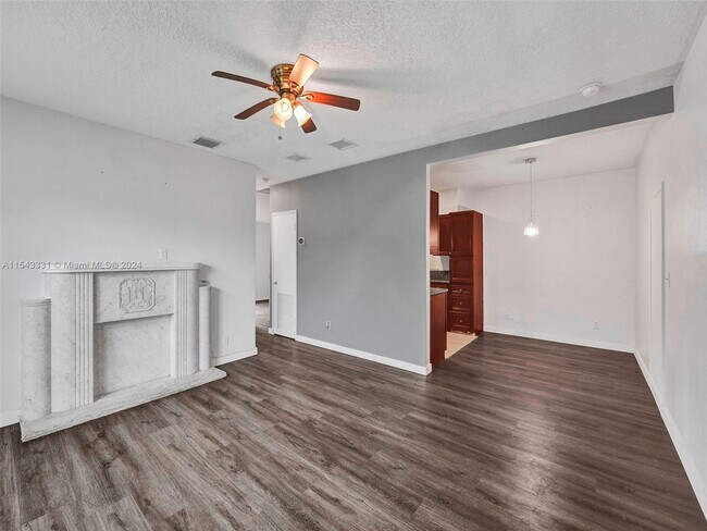 Foto del edificio - 200 NW 118th St