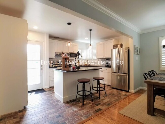 Building Photo - Beautifully Remodeled 2 Bedroom Lakewood H...