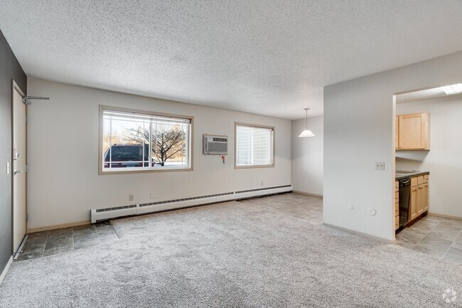 Building Photo - Lakeville Court