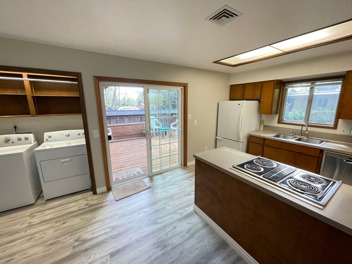 Primary Photo - 97860 Chilcote Ln