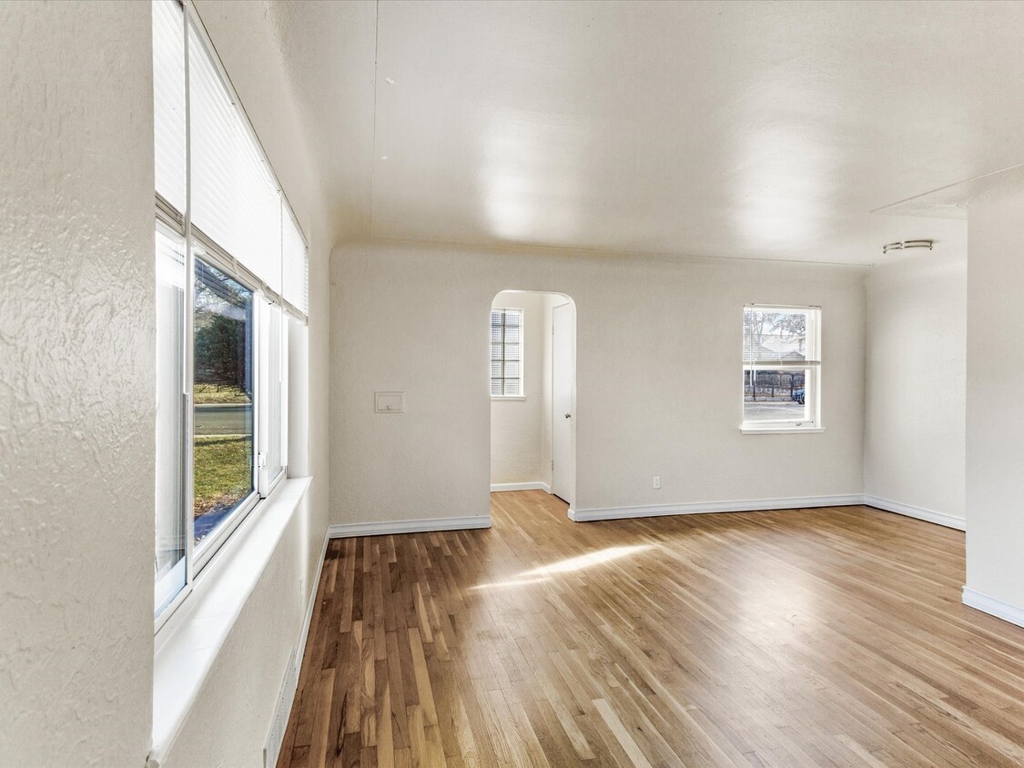 Foto principal - 2041 Florence St