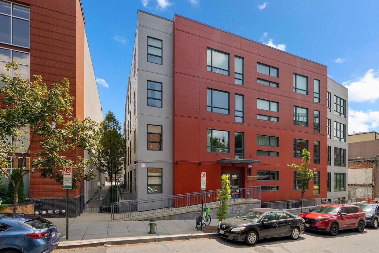 Foto principal - Spacious, modern 1BR + Den + 2BA in Adams ...
