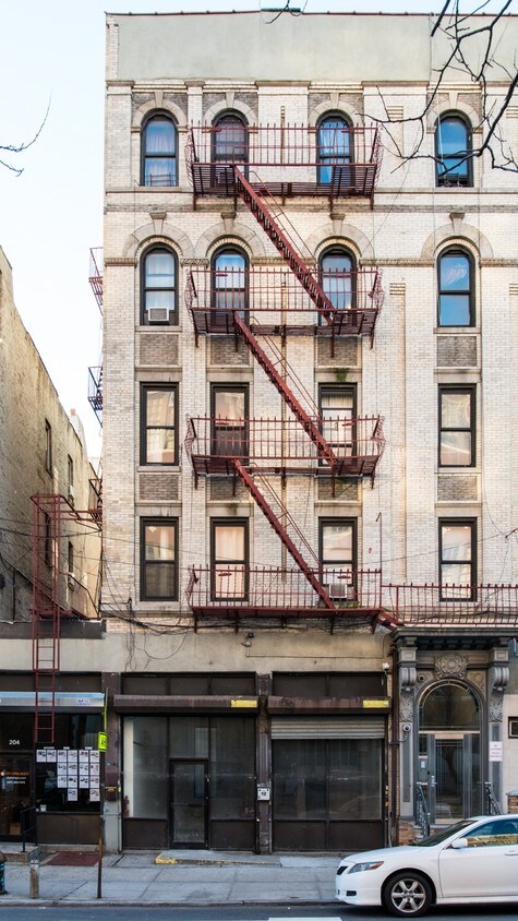 Foto del edificio - 204 Bushwick Ave