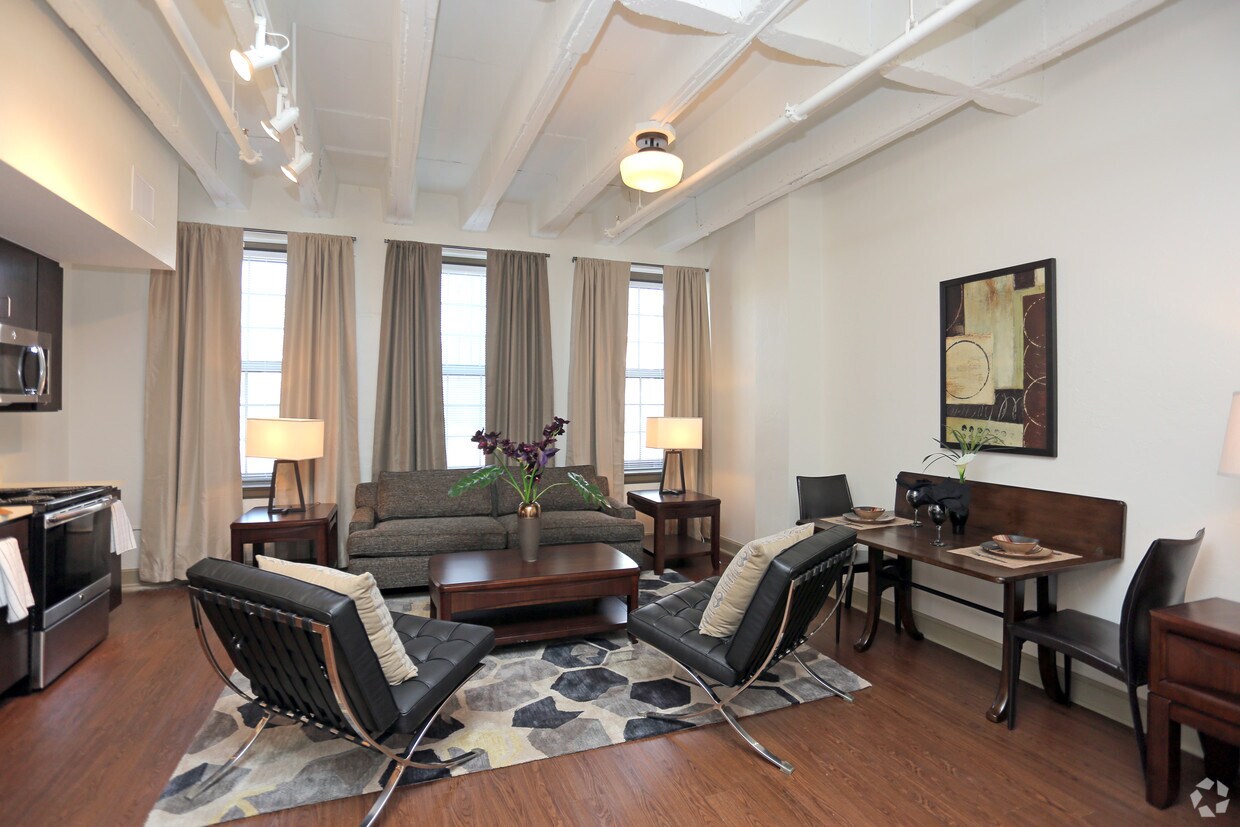 Foto principal - The Page Woodson Apartments