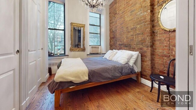 Building Photo - 246 Mott St