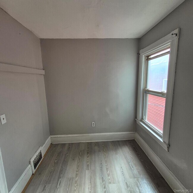 Building Photo - 67 Greenkill Ave