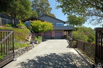 Building Photo - 360 Vista Grande