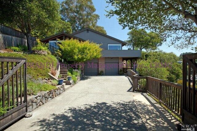 Foto principal - Spacious Greenbrae View Home with Privacy ...