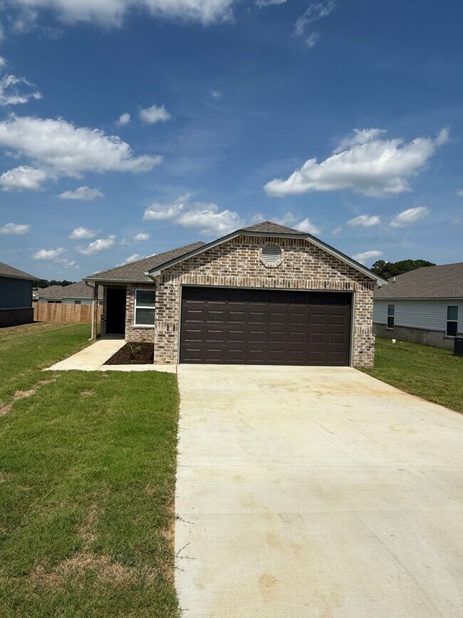 Building Photo - *4 Weeks Rent FREE - NO HIDDEN FEES! * BRAND NEW Three Bedroom | Two Bath Home in Cabot