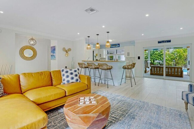 Building Photo - 9 W Riverside Dr