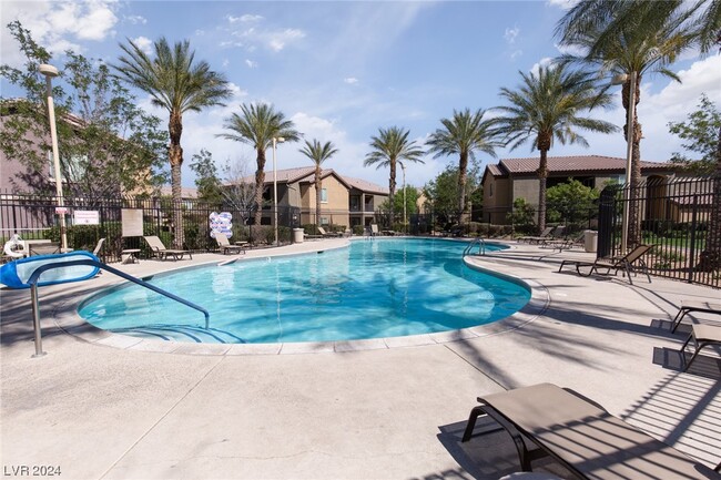 Building Photo - 6868 Sky Pointe Dr