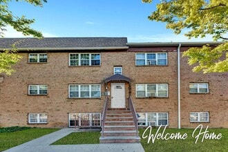 Building Photo - 141 College Dr