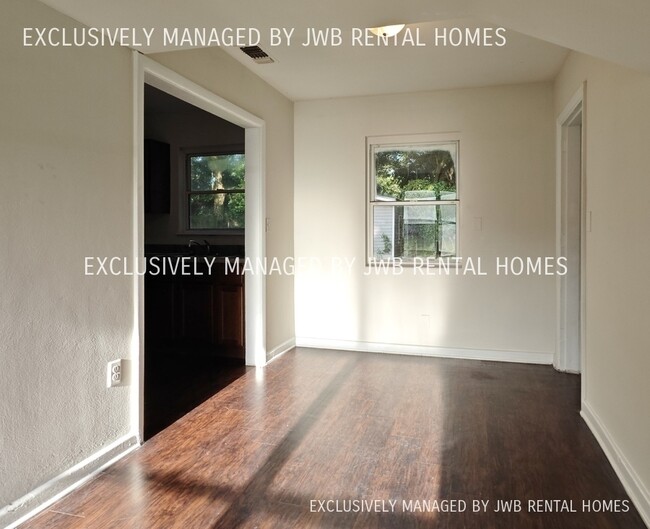 Building Photo - 1042 Underhill Dr