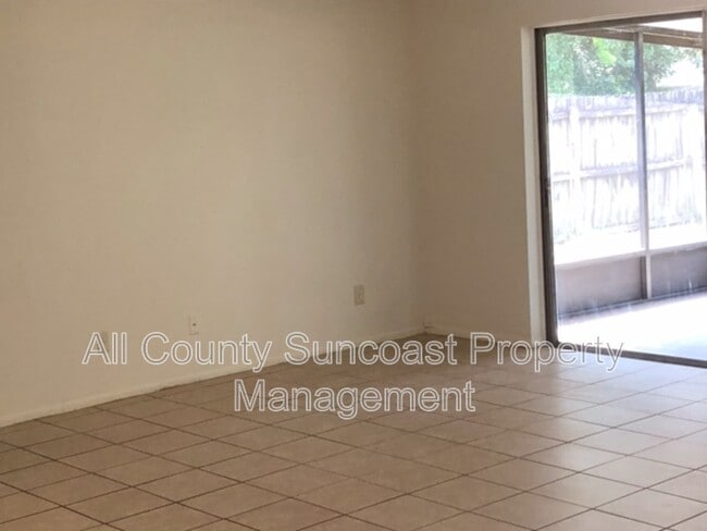 Building Photo - 893 16th Way