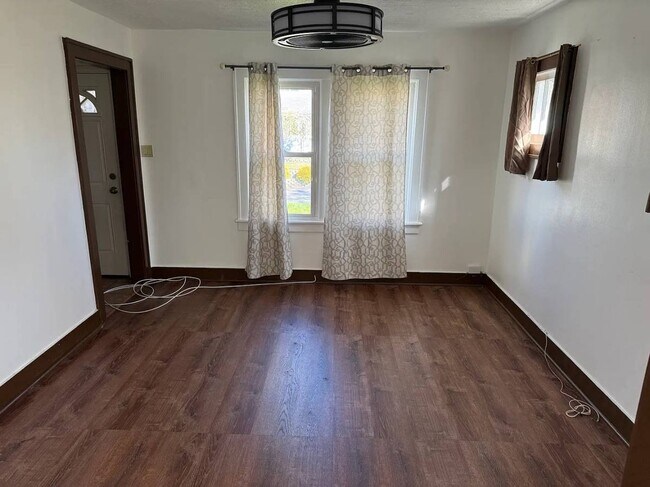 Foto del edificio - 136 Morton Ave